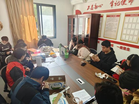 變廢為寶，巧手煥新——宿舍創(chuàng)意收納手工活動圓滿落幕